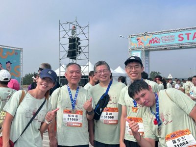 公司一年參加數次馬拉松路跑活動，讓同仁為了參加馬拉松路跑，隨時運動，鼓勵同仁融入大街小巷、景區，讓同仁藉馬拉松路跑過程檢視自己身心狀態